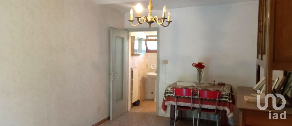 House 16 rooms of 240 m² in Conzano (15030)