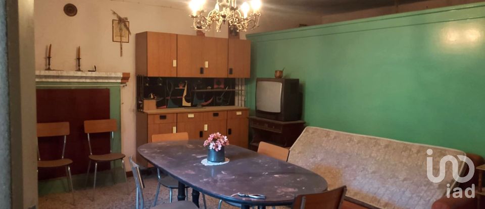 House 16 rooms of 240 m² in Conzano (15030)