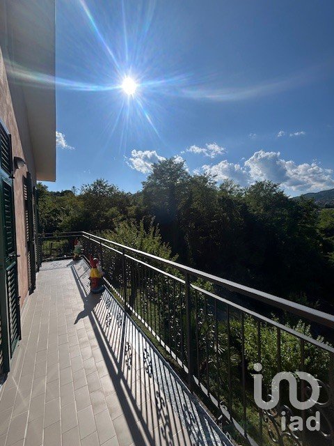 Farm 9 rooms of 190 m² in Carro (19012)