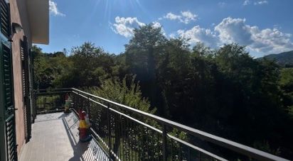 Casale 9 locali di 190 m² in Carro (19012)