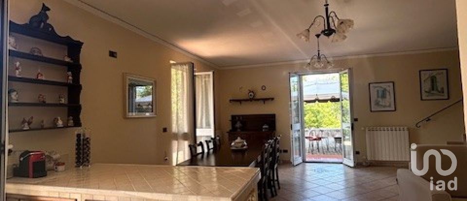 Farm 9 rooms of 190 m² in Carro (19012)