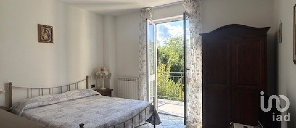 Farm 9 rooms of 190 m² in Carro (19012)