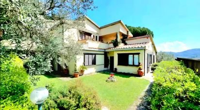 Casa indipendente / Villa 3 locali di 135 m² in Firenze (50139)