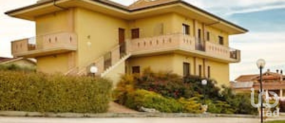 Hotel-ristorante di 700 m² in Mozzagrogna (66030)