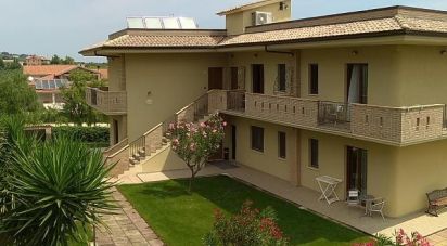Hotel-ristorante di 700 m² in Mozzagrogna (66030)