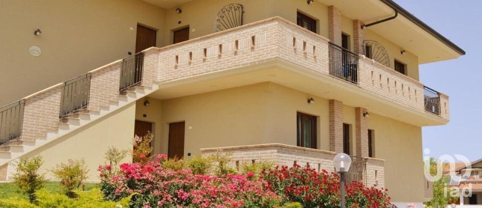 Hotel-ristorante di 700 m² in Mozzagrogna (66030)