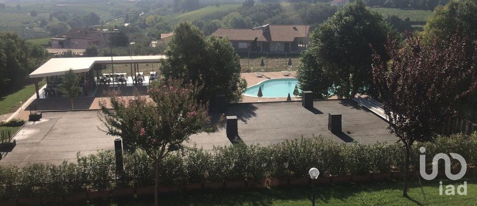 Hotel-ristorante di 700 m² in Mozzagrogna (66030)