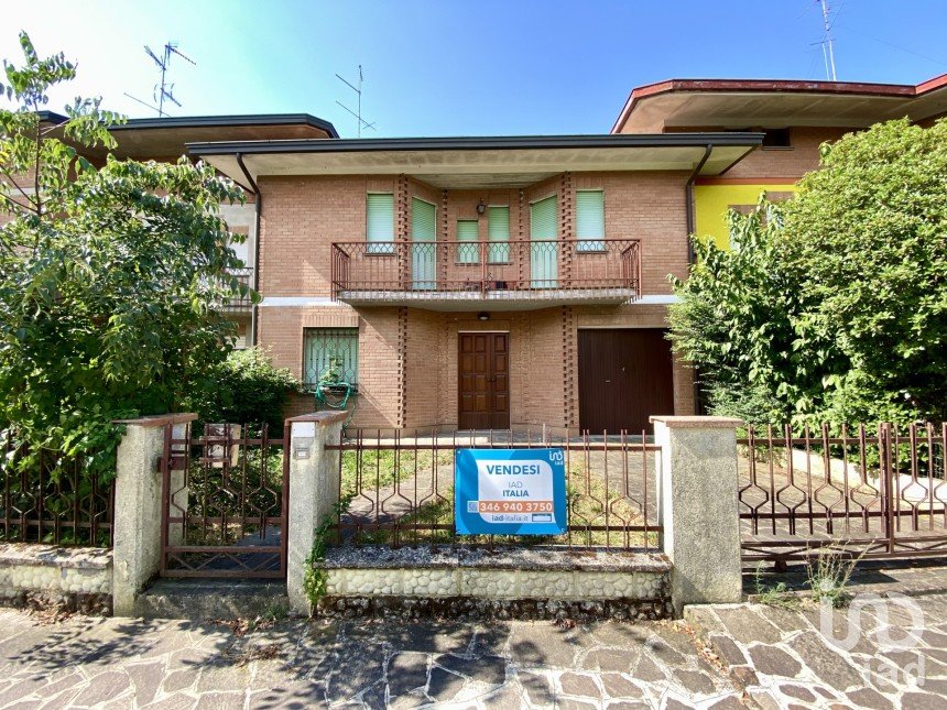 Traditional house 7 rooms of 160 m² in Novi di Modena (41016)