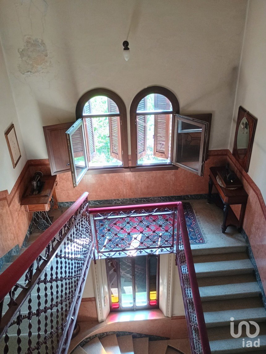 Barn conversion 13 rooms of 441 m² in Vicenza (36100)