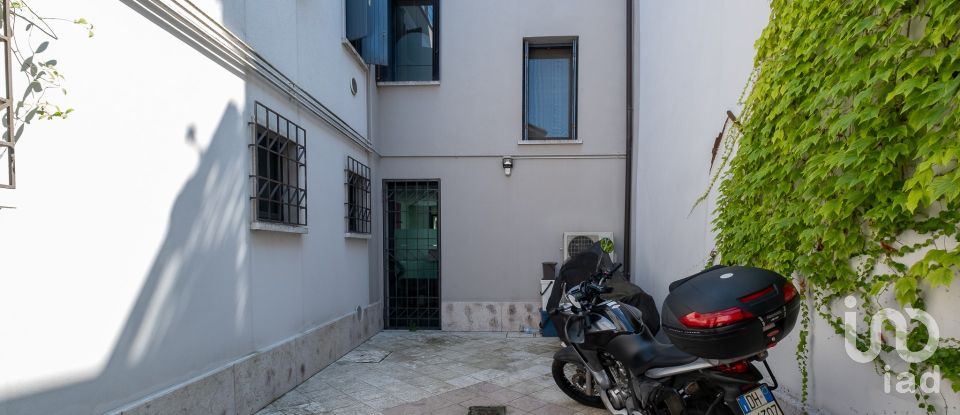 Laboratorio di 188 m² in Castel Goffredo (46042)