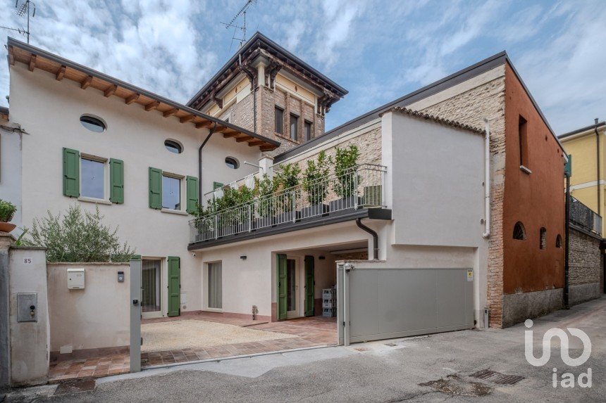 Casa indipendente 7 locali di 196 m² in Castiglione delle Stiviere (46043)