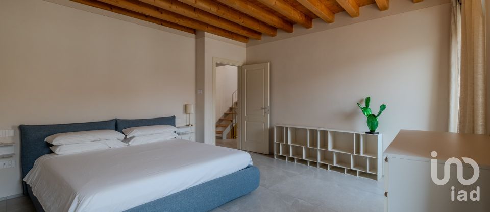 Casa indipendente 7 locali di 196 m² in Castiglione delle Stiviere (46043)