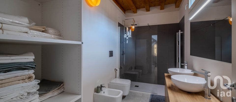 Casa indipendente 7 locali di 196 m² in Castiglione delle Stiviere (46043)