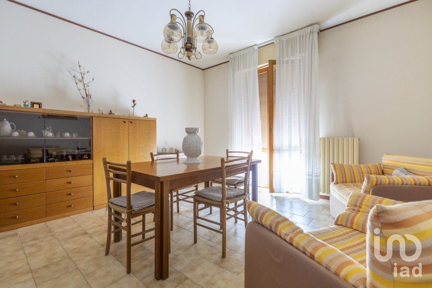 Four-room apartment of 99 m² in Rosora (60030)