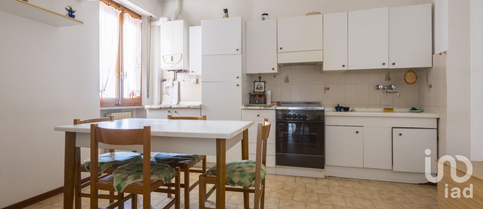 Four-room apartment of 99 m² in Rosora (60030)