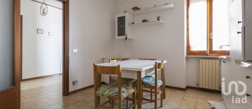 Four-room apartment of 99 m² in Rosora (60030)