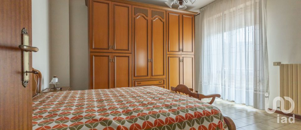 Four-room apartment of 99 m² in Rosora (60030)