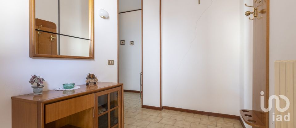 Four-room apartment of 99 m² in Rosora (60030)