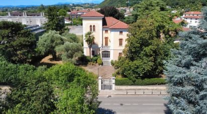 Casale 17 locali di 647 m² in Marostica (36063)