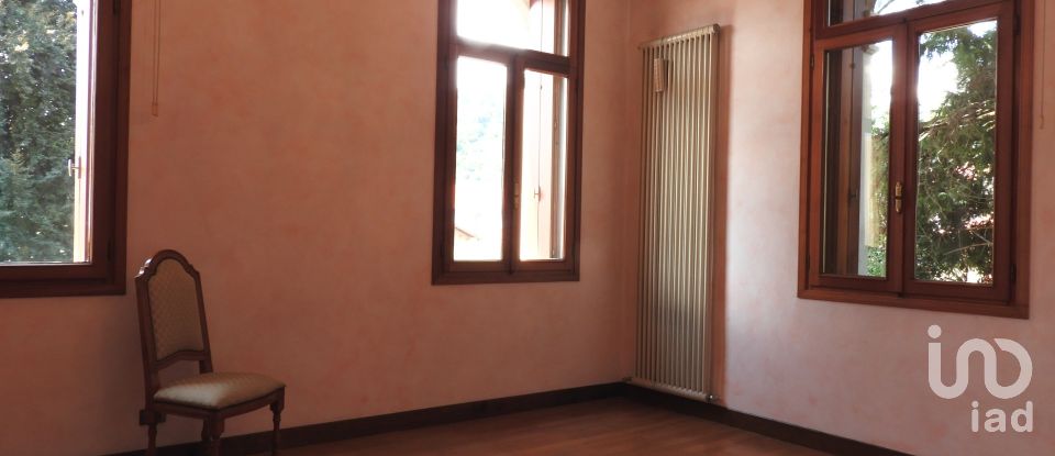 Casale 17 locali di 647 m² in Marostica (36063)