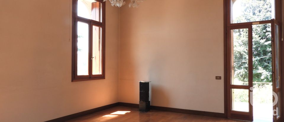 Casale 17 locali di 647 m² in Marostica (36063)