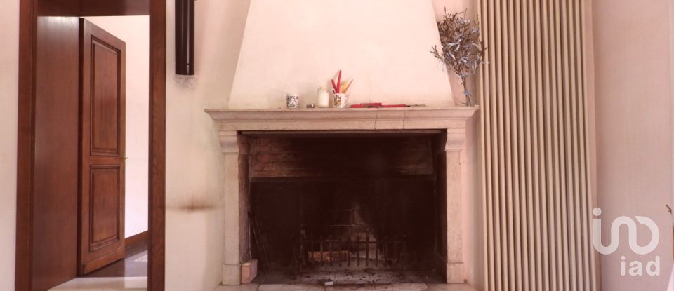 Casale 17 locali di 647 m² in Marostica (36063)