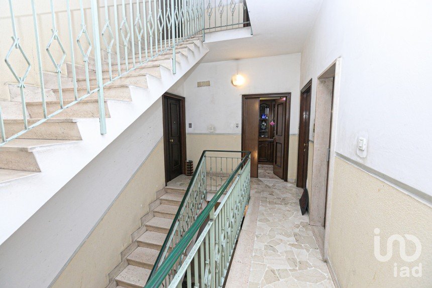 Appartamento 7 locali di 115 m² a Genova (16149)