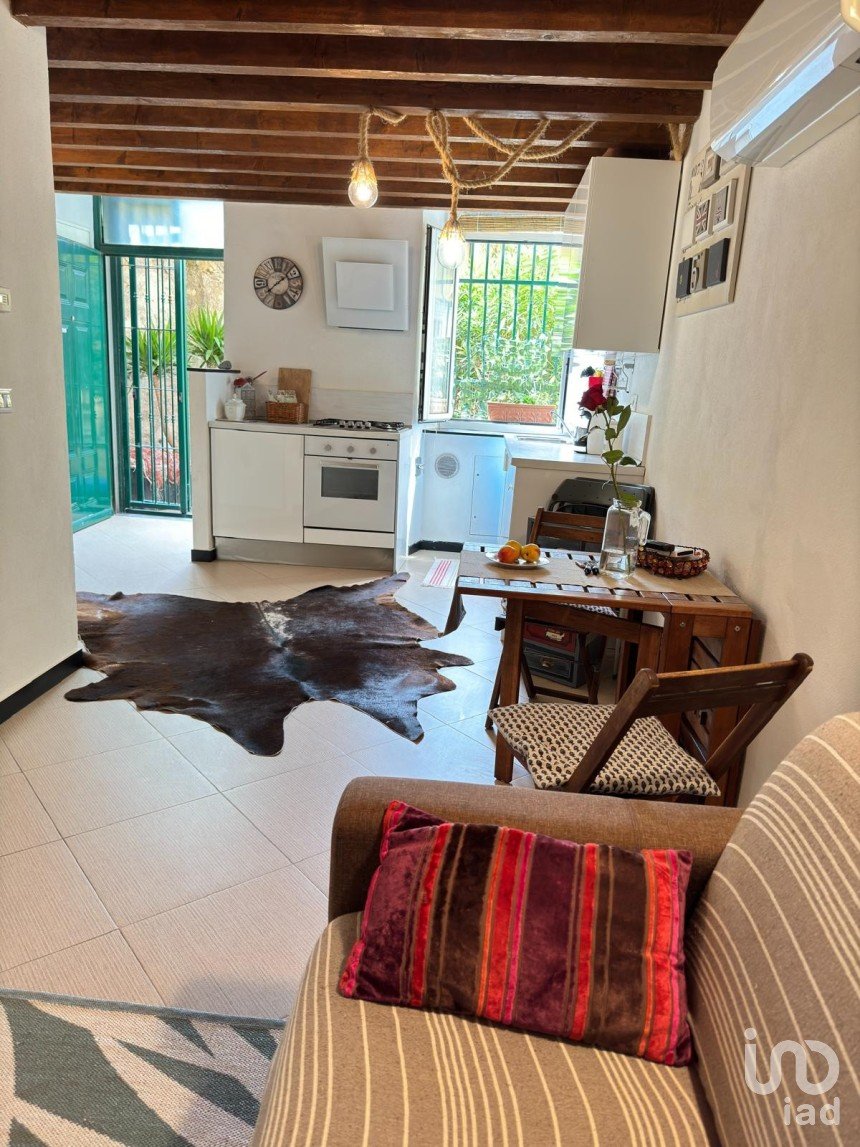 Trilocale di 70 m² a Genova (16167)