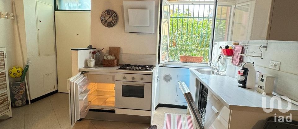 Trilocale di 70 m² a Genova (16167)