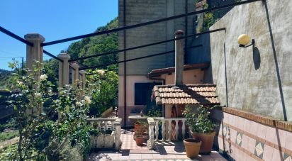 Villa Bifamiliare 5 locali di 158 m² a Savona (17100)