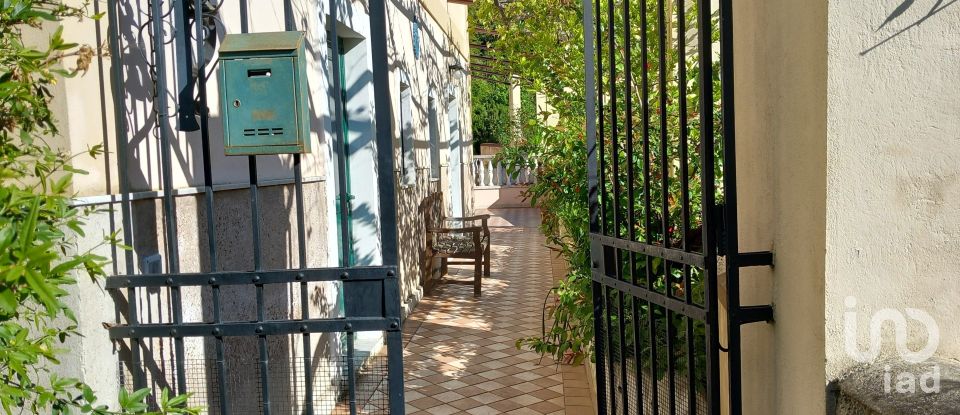 Villa Bifamiliare 5 locali di 158 m² a Savona (17100)
