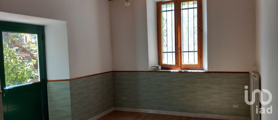 Villa Bifamiliare 5 locali di 158 m² a Savona (17100)