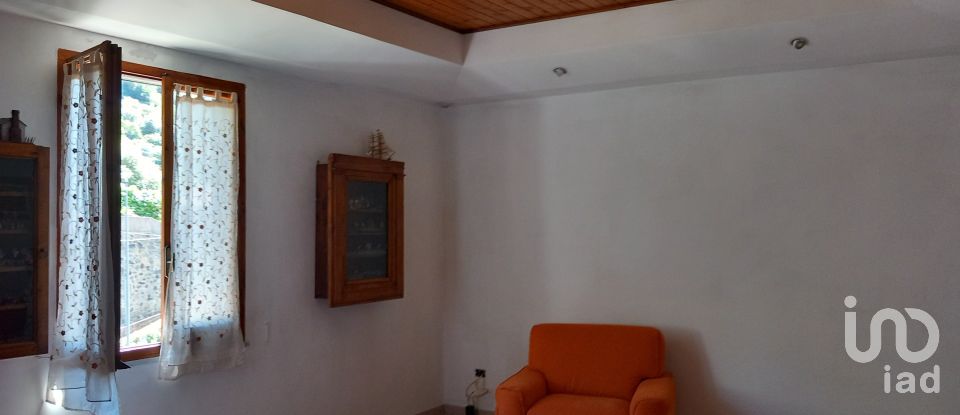 Villa Bifamiliare 5 locali di 158 m² a Savona (17100)