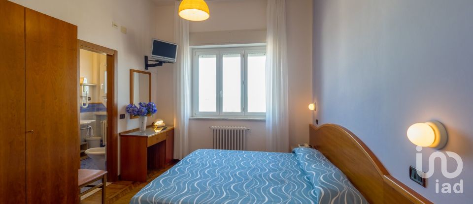 Hotel 3 * di 1.064 m² in Senigallia (60019)