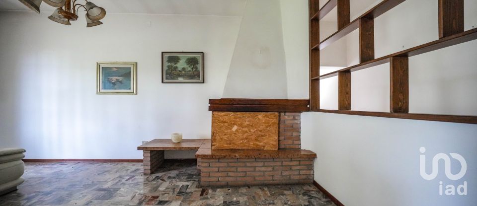 House boat 4 rooms of 195 m² in Migliaro (44020)