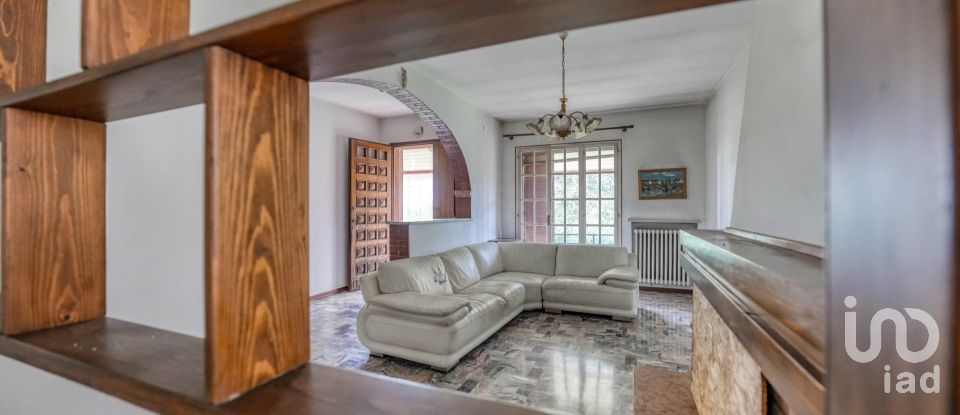 House boat 4 rooms of 195 m² in Migliaro (44020)