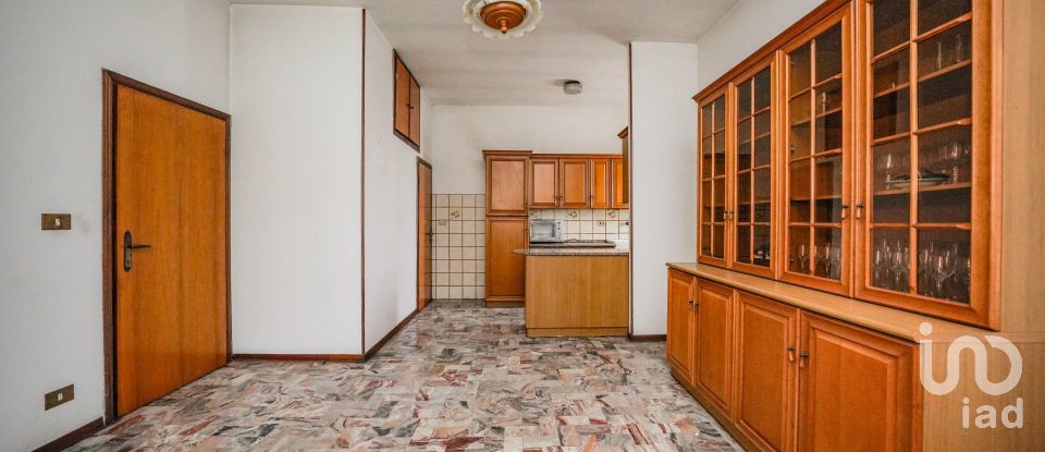 House boat 4 rooms of 195 m² in Migliaro (44020)