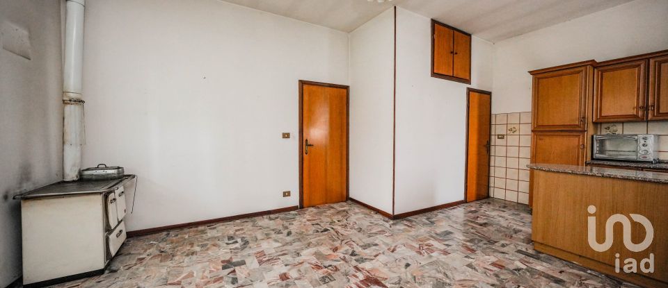 House boat 4 rooms of 195 m² in Migliaro (44020)