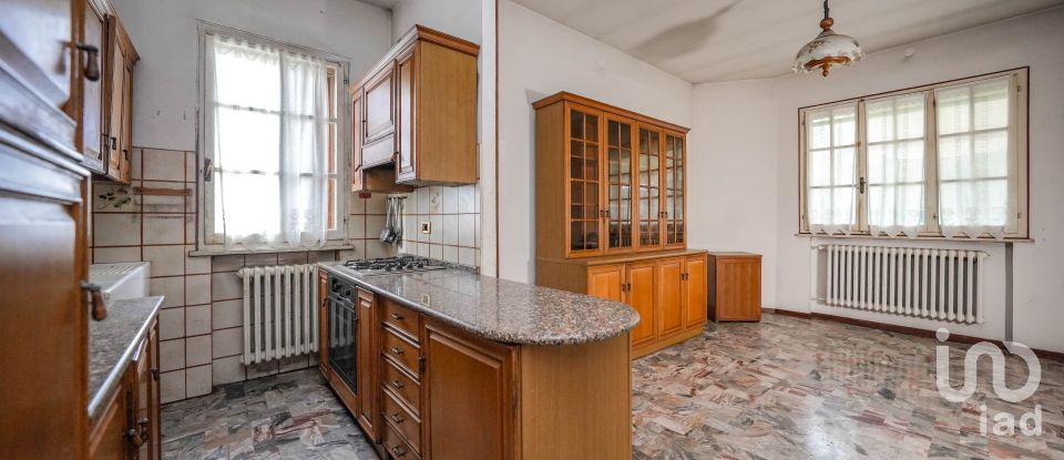 House boat 4 rooms of 195 m² in Migliaro (44020)