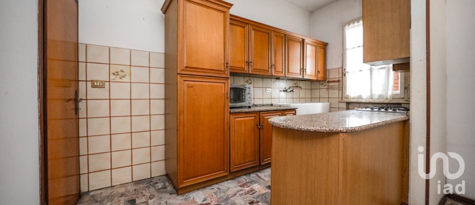 House boat 4 rooms of 195 m² in Migliaro (44020)