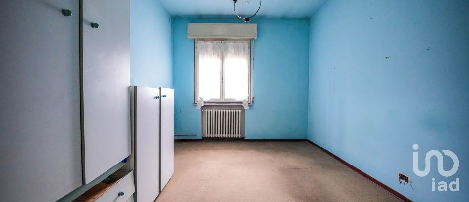 House boat 4 rooms of 195 m² in Migliaro (44020)