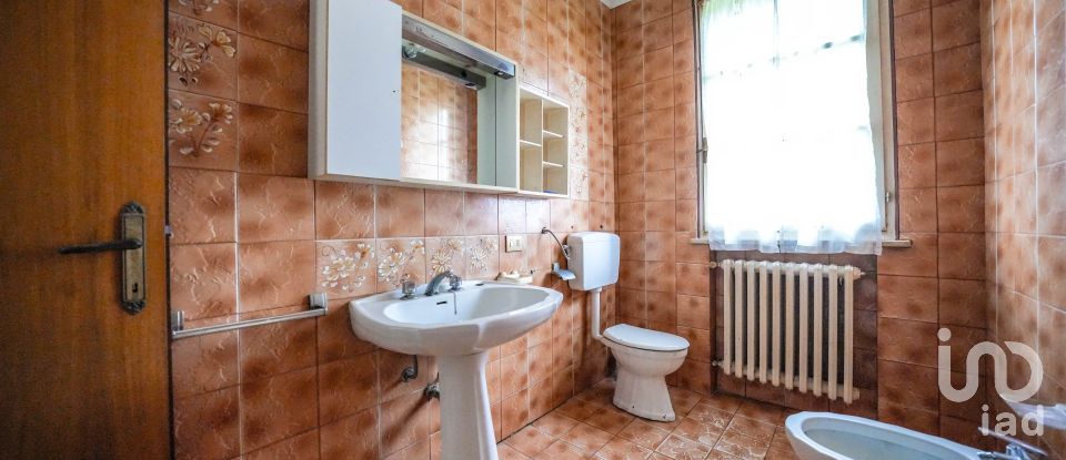 House boat 4 rooms of 195 m² in Migliaro (44020)