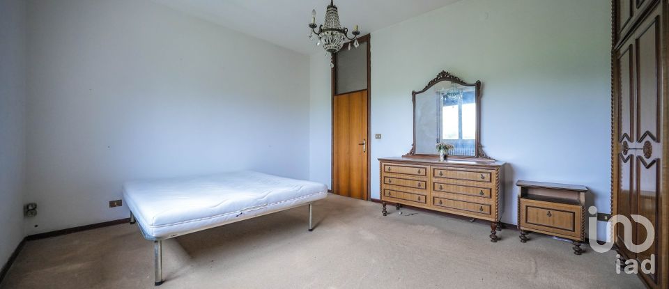 House boat 4 rooms of 195 m² in Migliaro (44020)