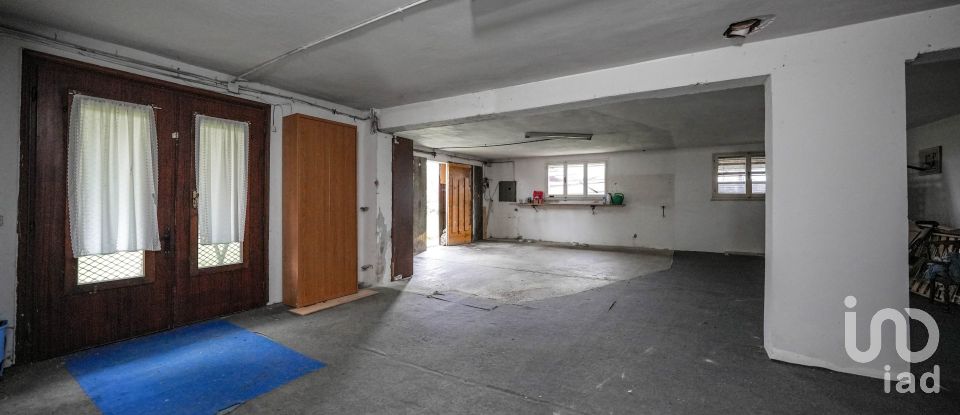 House boat 4 rooms of 195 m² in Migliaro (44020)