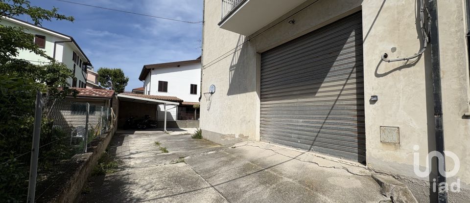 Posto auto di 40 m² in Civitanova Marche (62012)
