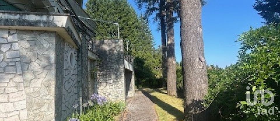 Farm 10 rooms of 230 m² in Carro (19012)