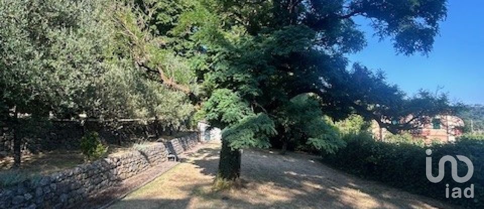 Farm 10 rooms of 230 m² in Carro (19012)