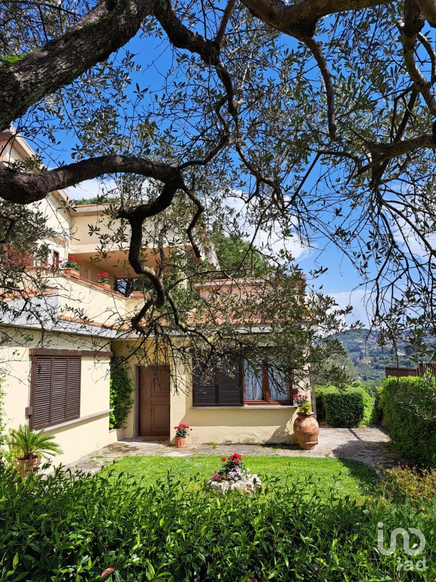 Casa indipendente / Villa 3 locali di 135 m² in Firenze (50139)