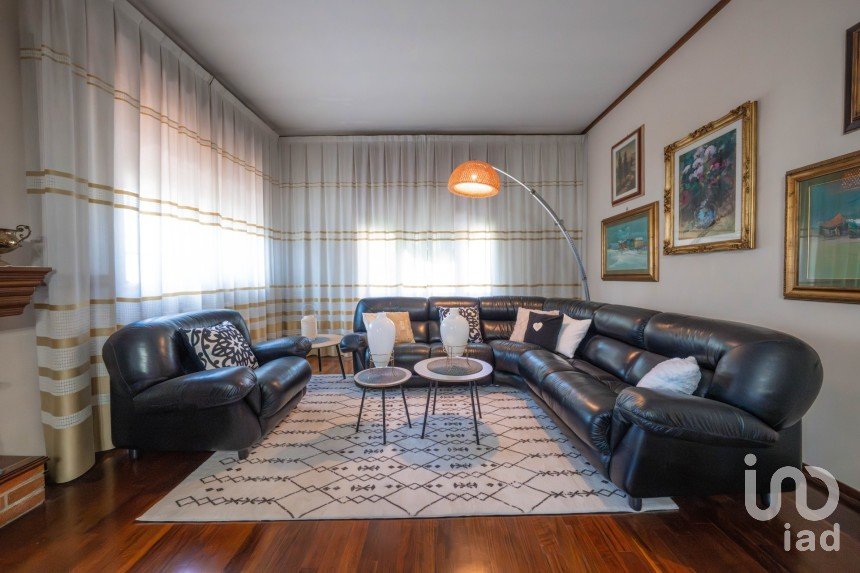 Casa indipendente 7 locali di 241 m² in Codigoro (44021)