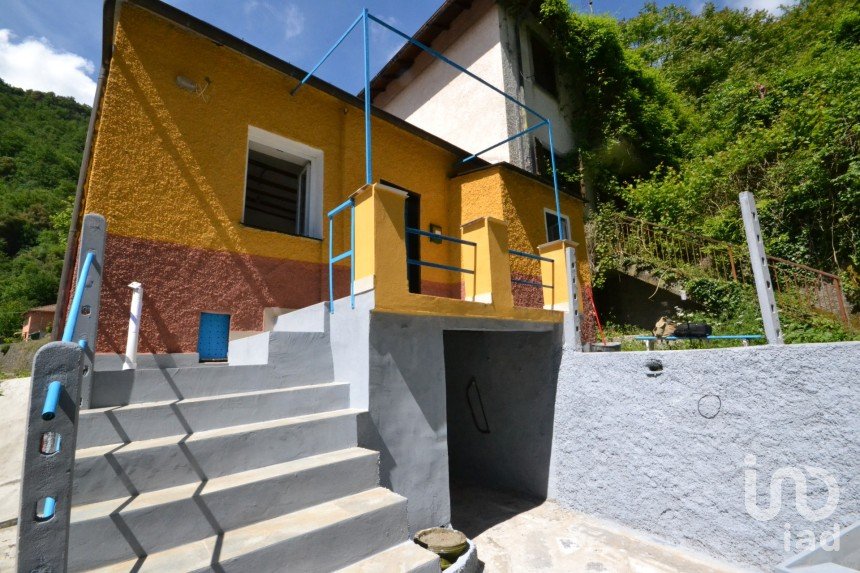 Casa di paese 3 locali di 45 m² in Lumarzo (16024)